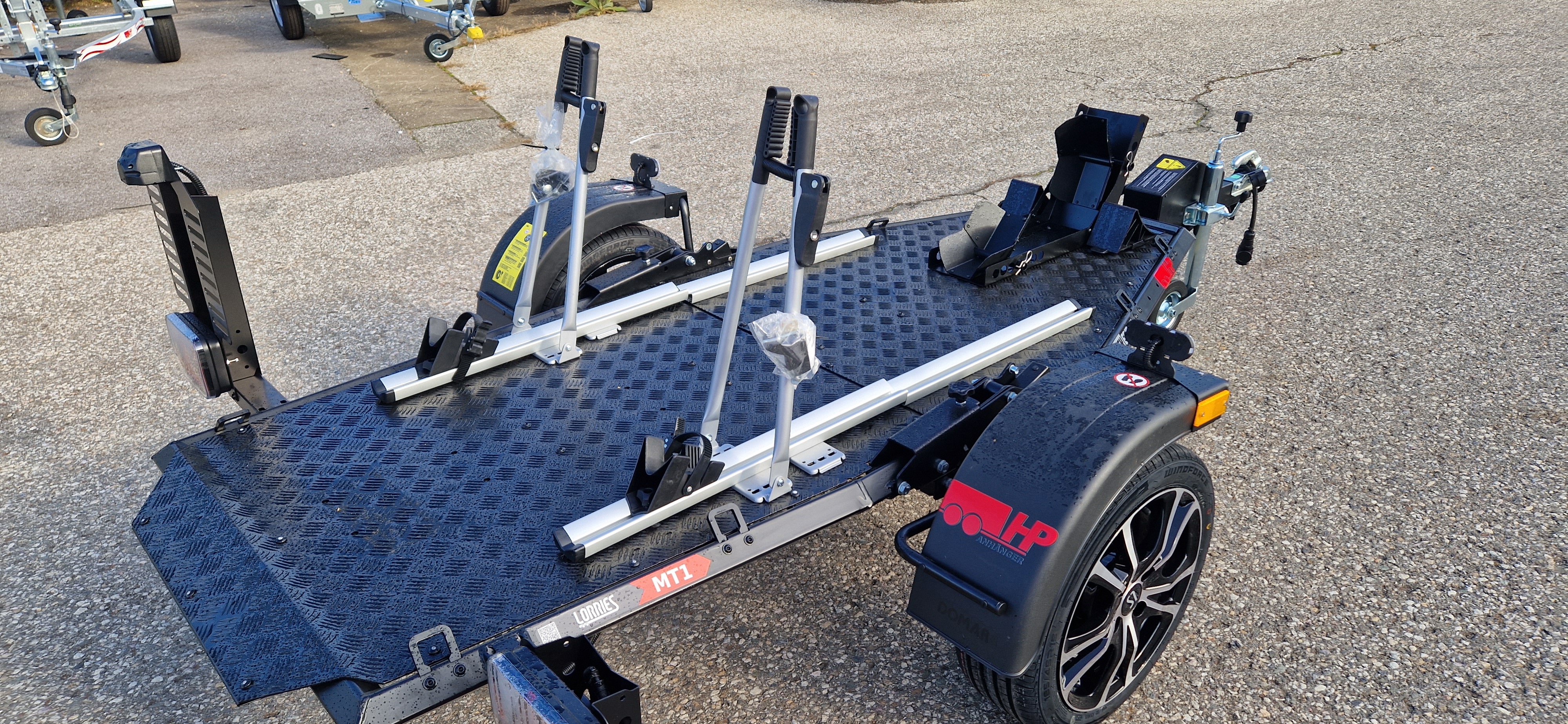 Motorradanhänger Lorries MT1, HP 240 UK, 750 kg ungebremst, über Seilzug absenkbar